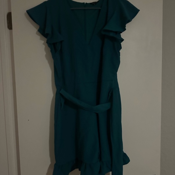 Fluted satin romper size 16 never worn - Picture 2 of 2